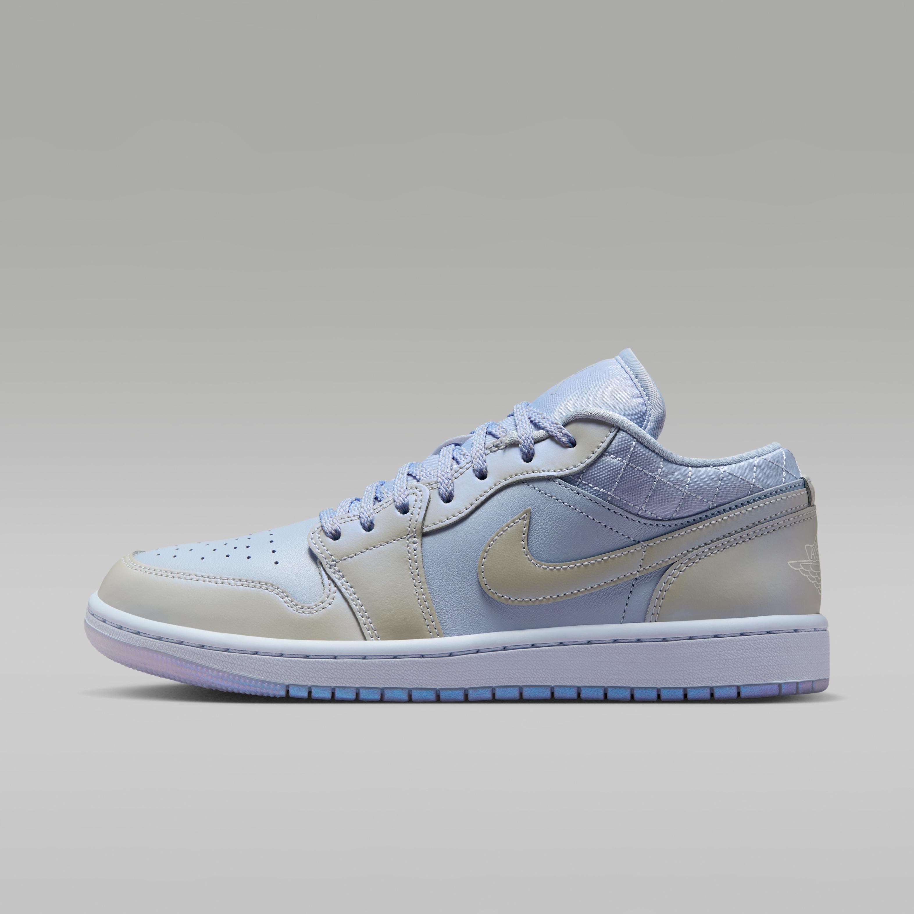 Jordan 1 Low SE Ghost Pearlized Quilt (Women s) 35.5
Jordan 1 Low SE Ghost Pearlized Quilt (Women s) 35.5