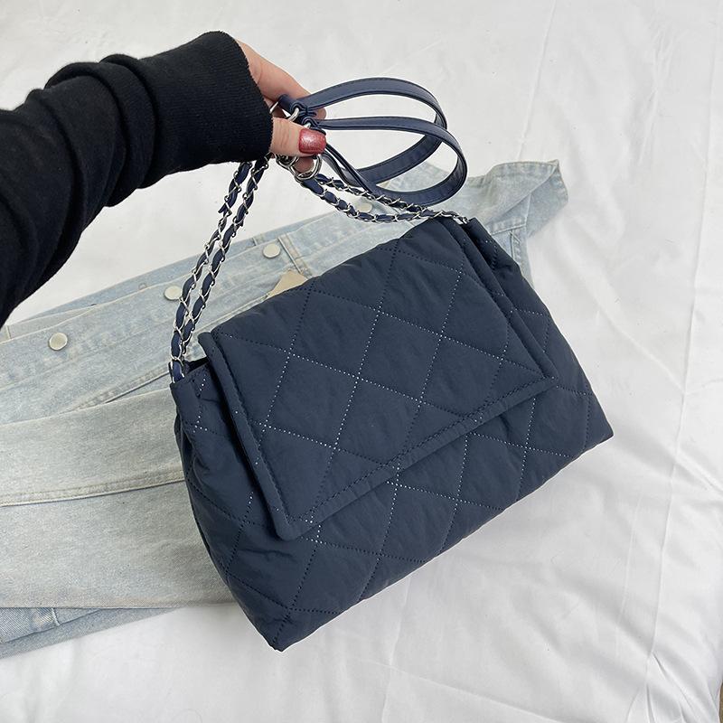 Premium chain rhombus shoulder bag women s Korean version autumn and winter fashion versatile large-capacity portable shoulder oblique span bag синий
Premium chain rhombus shoulder bag women s Korean version autumn and winter fashion versatile large-capacity portable shoulder oblique span bag синий