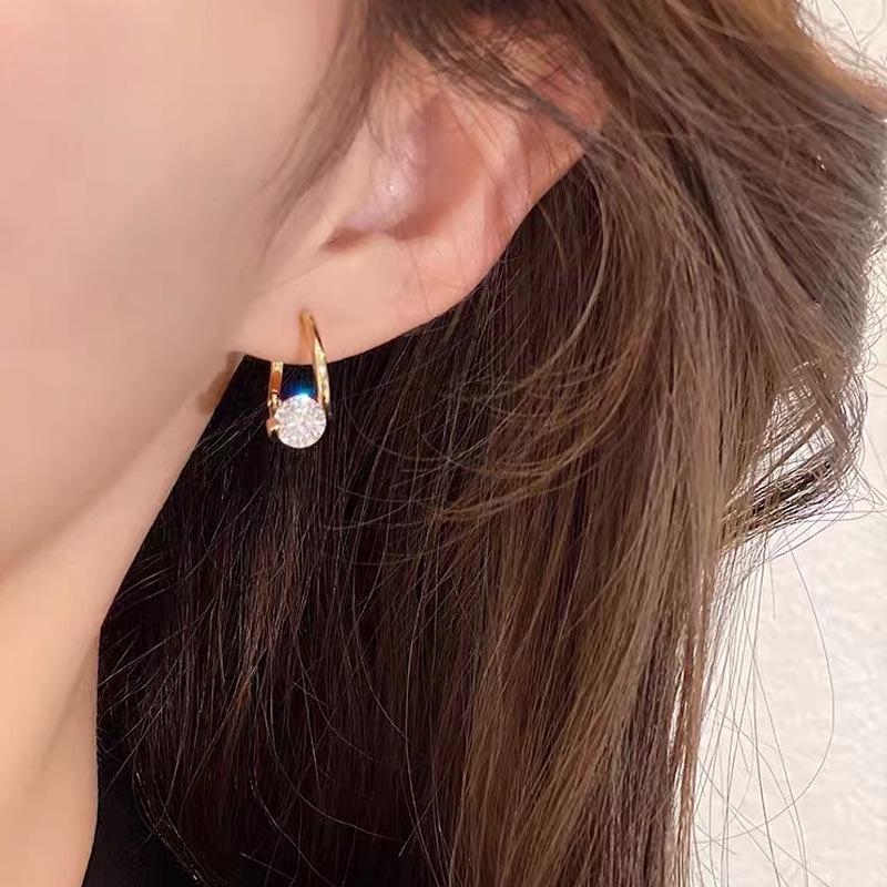 Korean Influencer Trendy Summer Earrings: Gold-Plated Copper, Round Face, Niche Design, High-End Style.
Korean Influencer Trendy Summer Earrings: Gold-Plated Copper, Round Face, Niche Design, High-End Style.