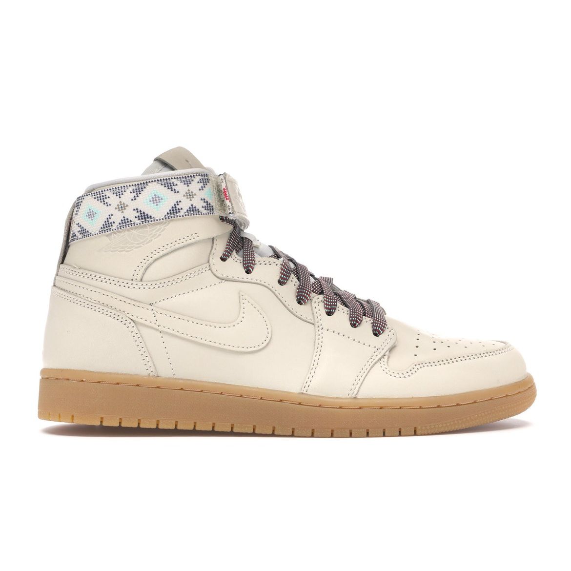 Мужские кроссовки Air Jordan 1 Retro Hi Strap N7 кремовые светло-кремовые Gum-Yellow-Emerald-Rise-Light-Cream AR4410-207
Мужские кроссовки Air Jordan 1 Retro Hi Strap N7 кремовые светло-кремовые Gum-Yellow-Emerald-Rise-Light-Cream AR4410-207