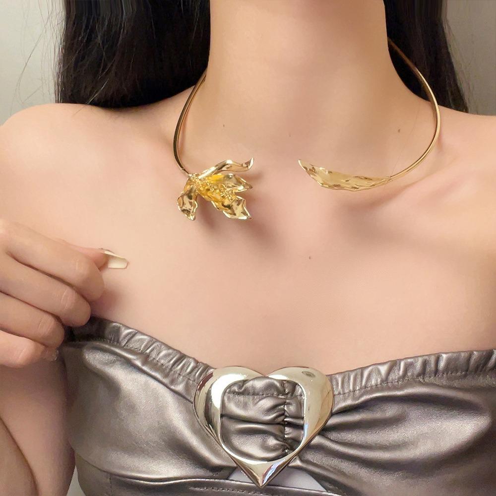 Irregular Maple Leaf Choker Necklace Gold and Silver Exaggerated Choker for Women золотой
Irregular Maple Leaf Choker Necklace Gold and Silver Exaggerated Choker for Women золотой