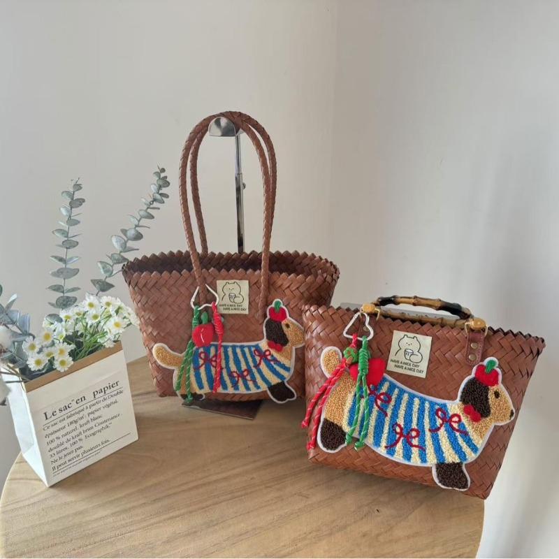Dachshund Handwoven Bag Commuter Shopping Shoulder Bag Vacation Handheld Beach Bag (Nylon Rope Pendant) 22*12*22
Dachshund Handwoven Bag Commuter Shopping Shoulder Bag Vacation Handheld Beach Bag (Nylon Rope Pendant) 22*12*22