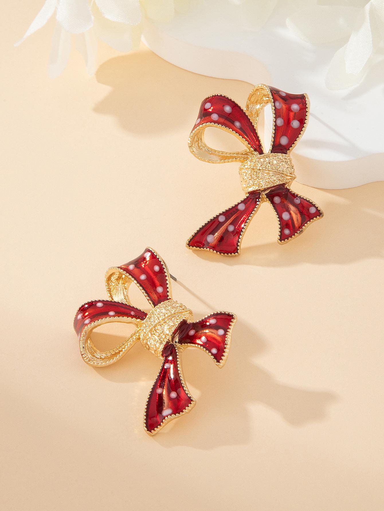 Trendy European & American Large Red White Polka Dot Bow Stud Earrings for Women - Stylish, High-End Ear Jewelry красный
Trendy European & American Large Red White Polka Dot Bow Stud Earrings for Women - Stylish, High-End Ear Jewelry красный