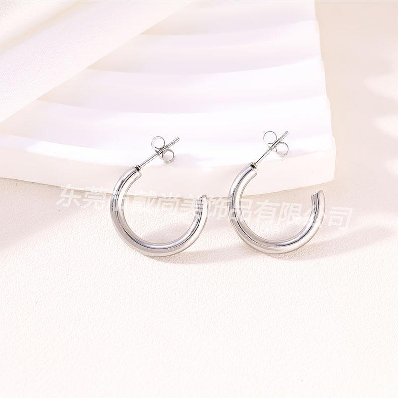 European and American stainless steel earrings, high-end fashion stud earrings, versatile temperament, niche retro ins style earrings
European and American stainless steel earrings, high-end fashion stud earrings, versatile temperament, niche retro ins style earrings