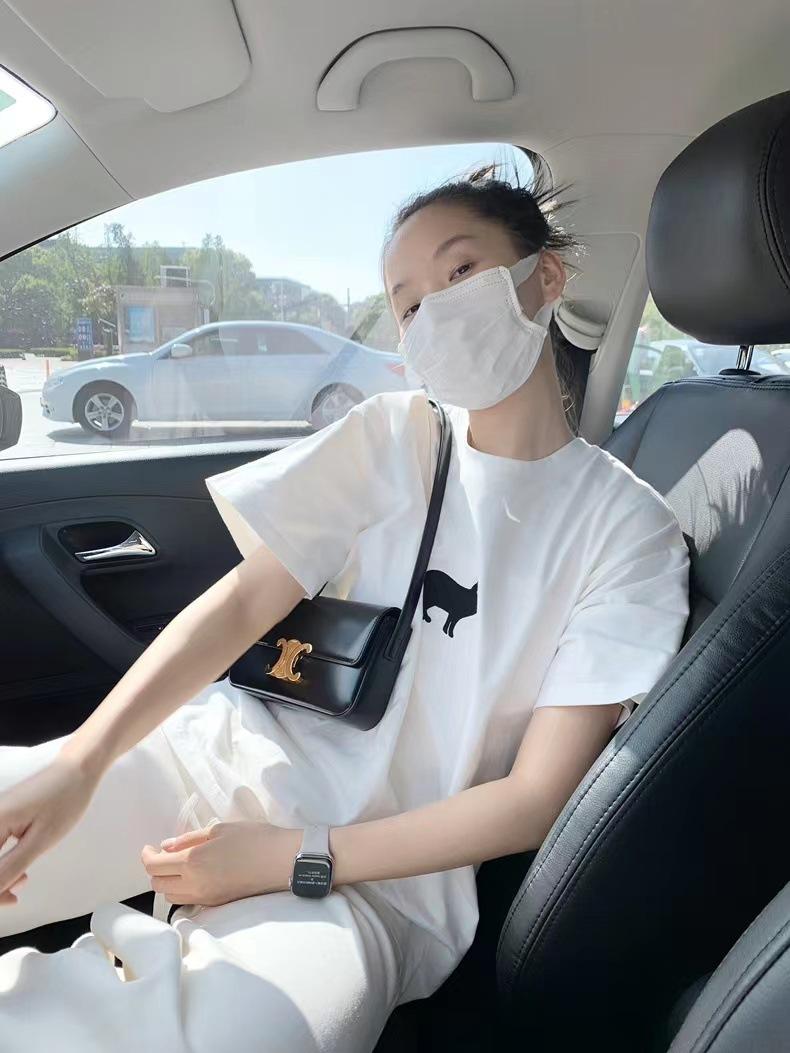 2025 New Black Cat Series, Two Patterns Loose Boyfriend Short Sleeve T-Shirt Women s Crew Neck Versatile White Top M
2025 New Black Cat Series, Two Patterns Loose Boyfriend Short Sleeve T-Shirt Women s Crew Neck Versatile White Top M