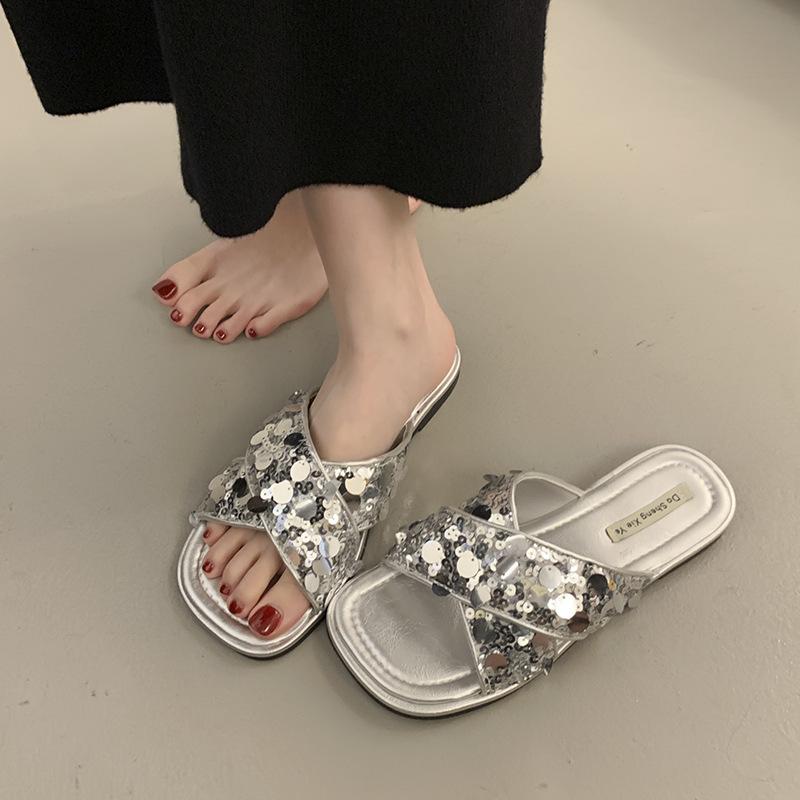 Cool slippers women s summer wear 2024 new French flat-bottomed sequined slippers beach sandals lazy fashion one-word drag 35
Cool slippers women s summer wear 2024 new French flat-bottomed sequined slippers beach sandals lazy fashion one-word drag 35