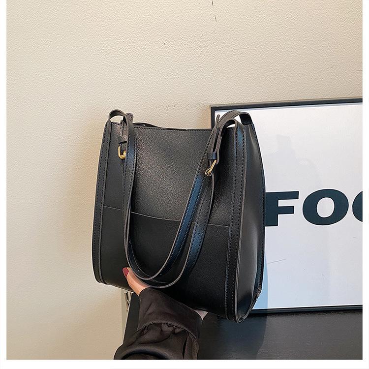 Корейская версия ретро сумка через плечо большой емкости женская весна и лето 2024 новый учебник студент продвинутое чувство сумка подмышку большая сумка чёрный
Корейская версия ретро сумка через плечо большой емкости женская весна и лето 2024 новый учебник студент продвинутое чувство сумка подмышку большая сумка чёрный