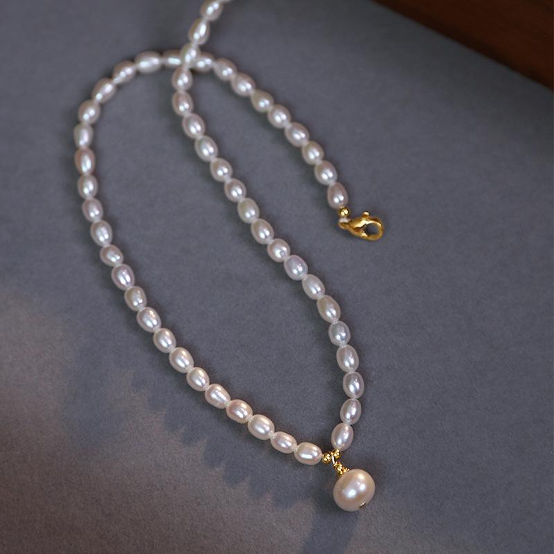 Rice Freshwater Pearl Choker Necklace - Elegant Clavicle Chain, Vintage Court Style for Influencer Besties
Rice Freshwater Pearl Choker Necklace - Elegant Clavicle Chain, Vintage Court Style for Influencer Besties