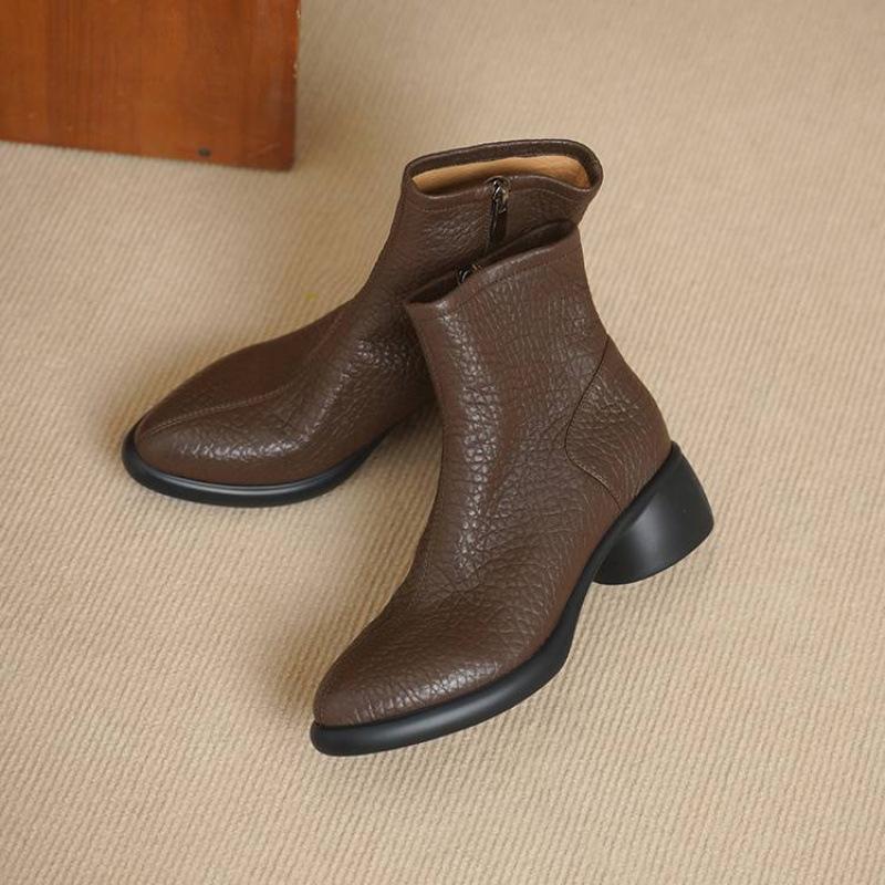 Autumn and winter sheepskin fashion boots solid color rubber soft sole non-slip new large size women s boots new leather low boots women 40
Autumn and winter sheepskin fashion boots solid color rubber soft sole non-slip new large size women s boots new leather low boots women 40