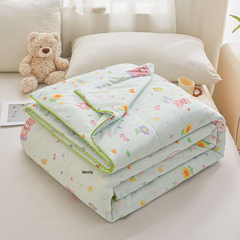 Strawberry Bear Cool-Feel Summer Quilt
Strawberry Bear Cool-Feel Summer Quilt