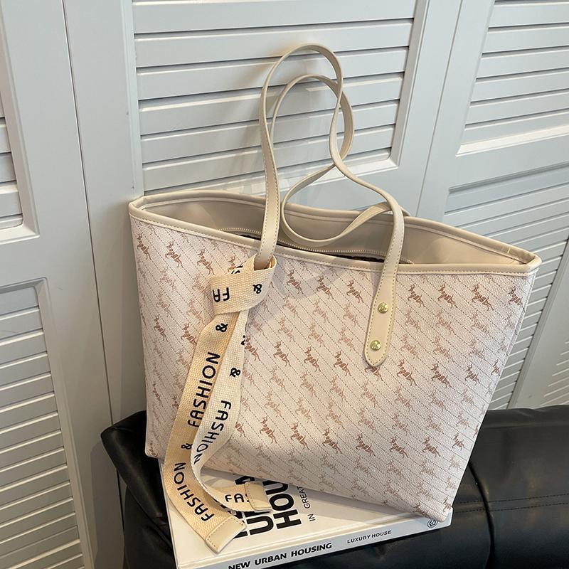 2022 Women s Large-Capacity Textured Shoulder Tote - Versatile Summer Commute Bag
2022 Women s Large-Capacity Textured Shoulder Tote - Versatile Summer Commute Bag