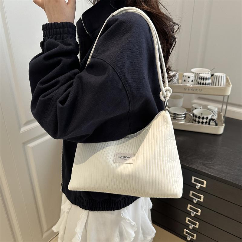Slack pleated striped shoulder bag women s large-capacity new casual messenger bag class tote bag зелений
Slack pleated striped shoulder bag women s large-capacity new casual messenger bag class tote bag зелений