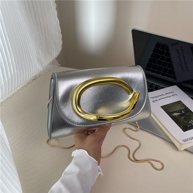 Niche design dinner bag women s 2026 new fashion chain box bag small bag shoulder messenger bag срібний
Niche design dinner bag women s 2026 new fashion chain box bag small bag shoulder messenger bag срібний
