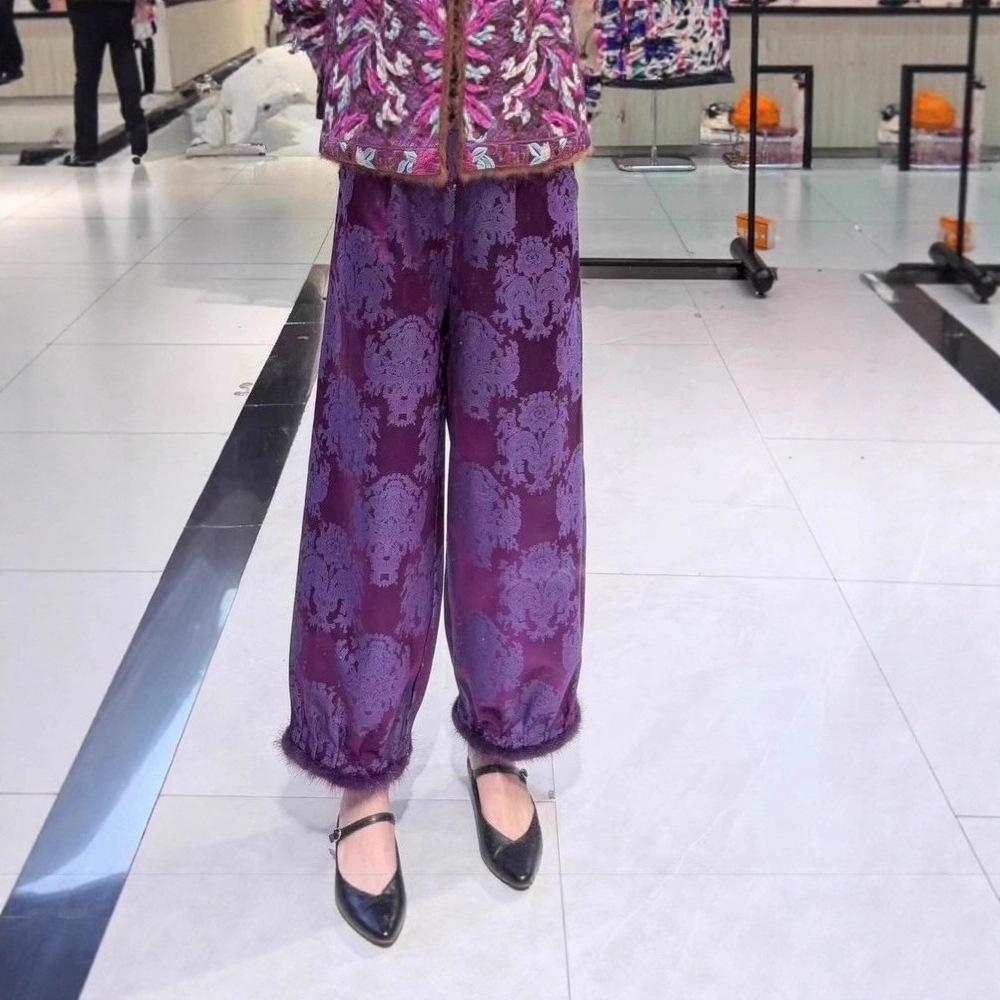 Light Luxury Fleece-Lined Wide Leg Pants - Elastic Waist, Thickened, Patchwork Fur, Warm, New Chinese Style. XL for 90-110 jin фіолетовий
Light Luxury Fleece-Lined Wide Leg Pants - Elastic Waist, Thickened, Patchwork Fur, Warm, New Chinese Style. XL for 90-110 jin фіолетовий