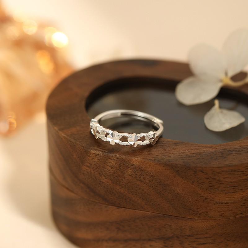 Lucky Four-Leaf Clover Hollow Carved Flower Ring - Summer Mori Style Fashion Accessory Adjustable
Lucky Four-Leaf Clover Hollow Carved Flower Ring - Summer Mori Style Fashion Accessory Adjustable