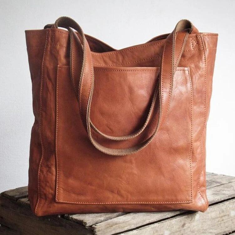 Cross-Border European and American Retro Tote Bag for Women, Autumn and Winter PU Leather Large Capacity Commuter Class Bag, Laptop Shoulder Bag світло-коричневого кольору
Cross-Border European and American Retro Tote Bag for Women, Autumn and Winter PU Leather Large Capacity Commuter Class Bag, Laptop Shoulder Bag світло-коричневого кольору
