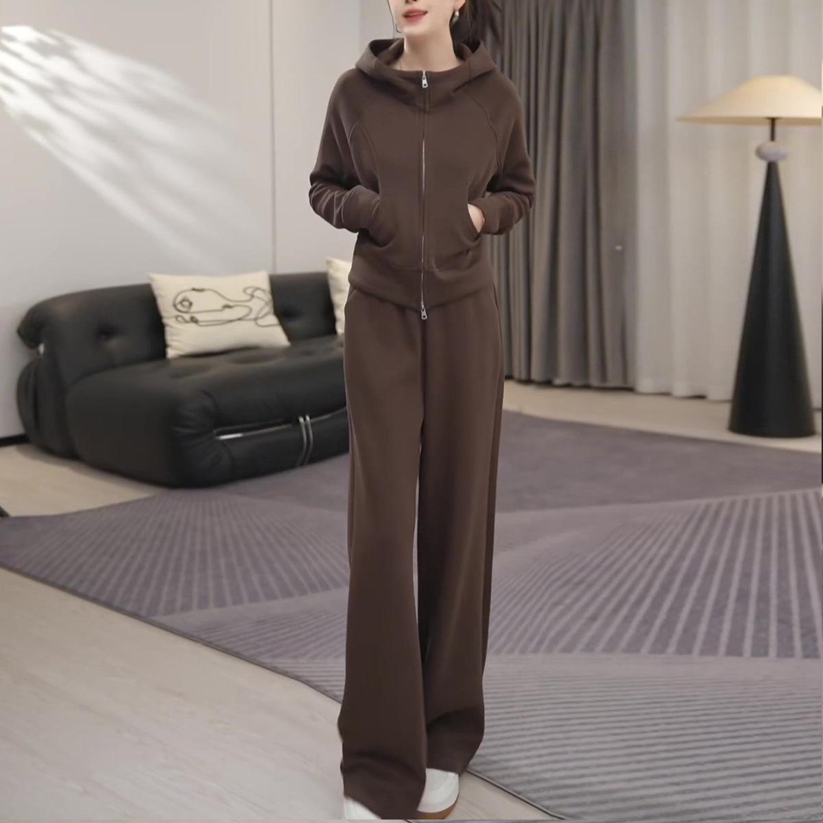 Chic European Casual Sports Set for Women: Autumn/Winter 2025 - High-End Wide-Leg Pants Two-Piece Outfit M
Chic European Casual Sports Set for Women: Autumn/Winter 2025 - High-End Wide-Leg Pants Two-Piece Outfit M