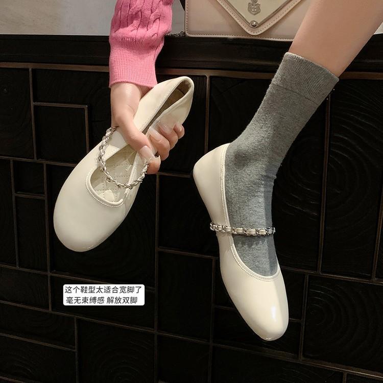 2025 spring patent leather chain flat bottom shallow mouth single shoes soft waxy stepping shit feeling round head grandma shoes 34-42 pieces hair 42 бежевый
2025 spring patent leather chain flat bottom shallow mouth single shoes soft waxy stepping shit feeling round head grandma shoes 34-42 pieces hair 42 бежевый