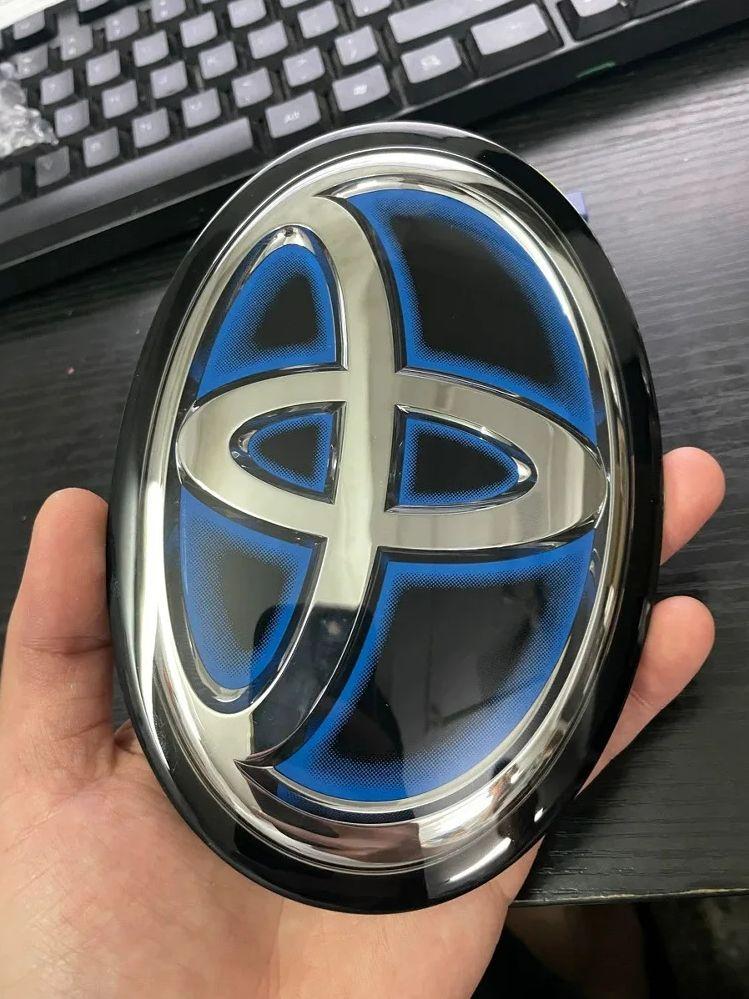 1-PC Replacement Front Grille Emblem 90975-C2022 for Toyota C-HR, IZOA, Camry, Avalon, RAV4, Wildlander Wildlander синій
1-PC Replacement Front Grille Emblem 90975-C2022 for Toyota C-HR, IZOA, Camry, Avalon, RAV4, Wildlander Wildlander синій