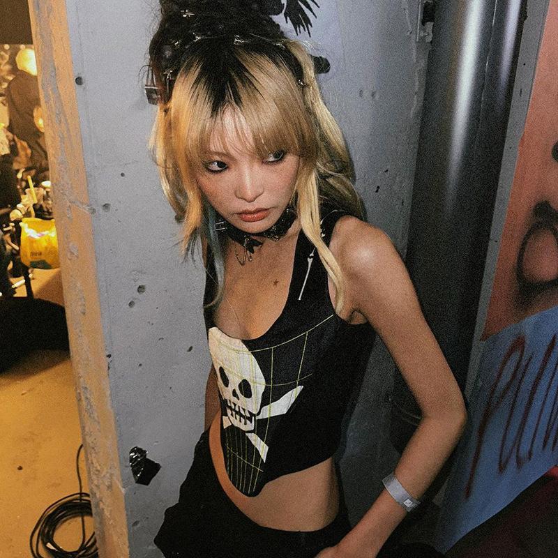 Готическая уличная футболка с принтом черепа y2k, эстетический жилет без рукавов в стиле хип-хоп, винтажная женская одежда в стиле рок, футболка в стиле Харадзюку в стиле аниме
Готическая уличная футболка с принтом черепа y2k, эстетический жилет без рукавов в стиле хип-хоп, винтажная женская одежда в стиле рок, футболка в стиле Харадзюку в стиле аниме