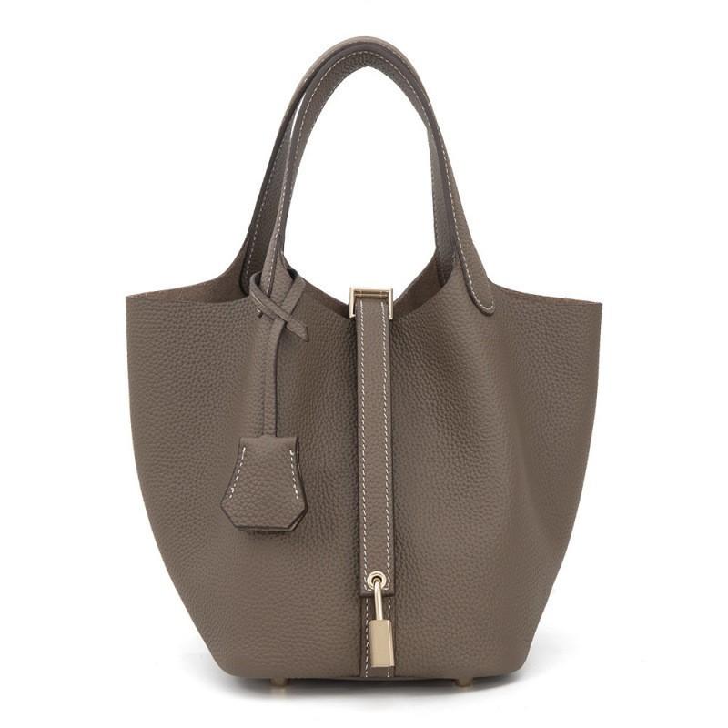 High-quality 2026 Leather Bucket Bag Commuter Cross-body Women s Vegetable Basket Handbag Mommy Bride s Wedding 18cm
High-quality 2026 Leather Bucket Bag Commuter Cross-body Women s Vegetable Basket Handbag Mommy Bride s Wedding 18cm