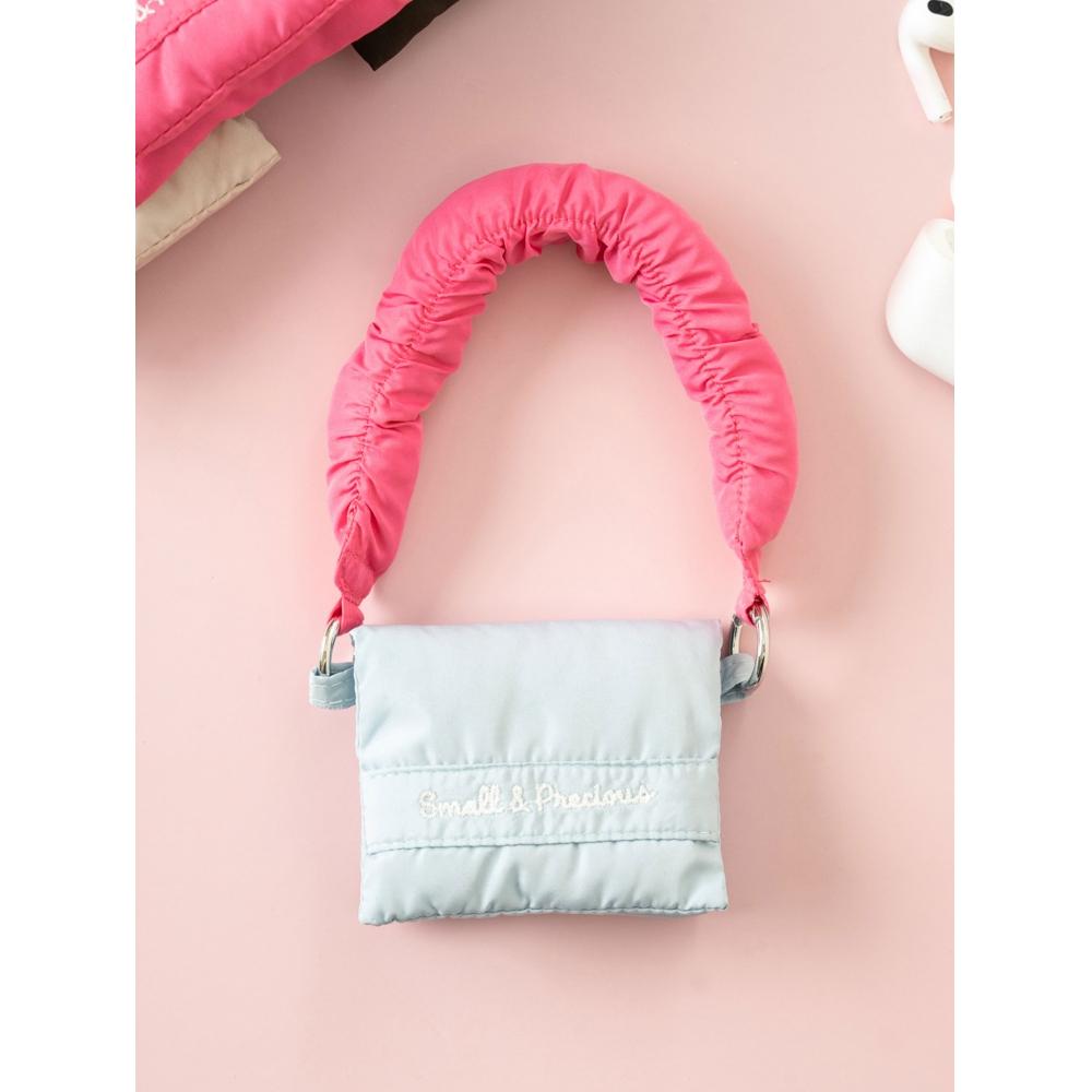 Daiso Volume Handle Wireless Earphone Pouch Point Blue
Daiso Volume Handle Wireless Earphone Pouch Point Blue
