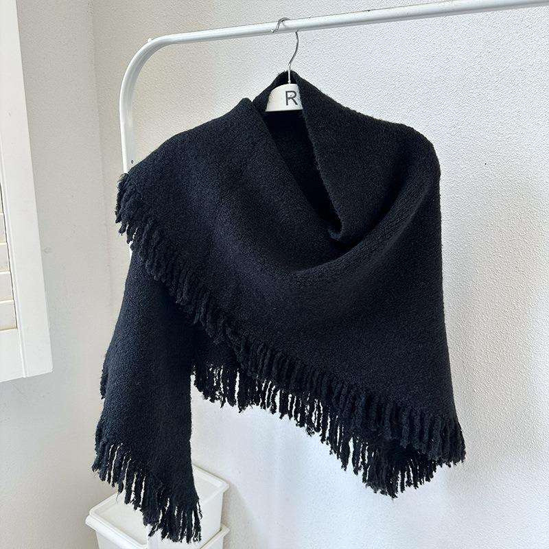 Mary Autumn and winter high-end Korean versatile fringes thickened and warm with triangle scarves, knitted wool scarves, shawls чёрный
Mary Autumn and winter high-end Korean versatile fringes thickened and warm with triangle scarves, knitted wool scarves, shawls чёрный