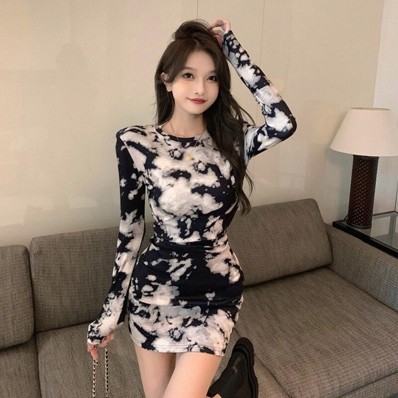 Женское платье с принтом тай-дай, приталенное, с длинными рукавами One Size
Женское платье с принтом тай-дай, приталенное, с длинными рукавами One Size