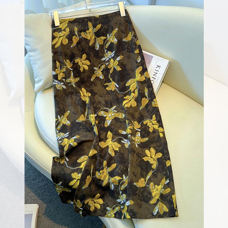 Новая женская юбка миди А-силуэта с высокой талией, цветочным принтом и облегающего кроя из драпированного шифона 3XL (135-145 Jin)
Новая женская юбка миди А-силуэта с высокой талией, цветочным принтом и облегающего кроя из драпированного шифона 3XL (135-145 Jin)