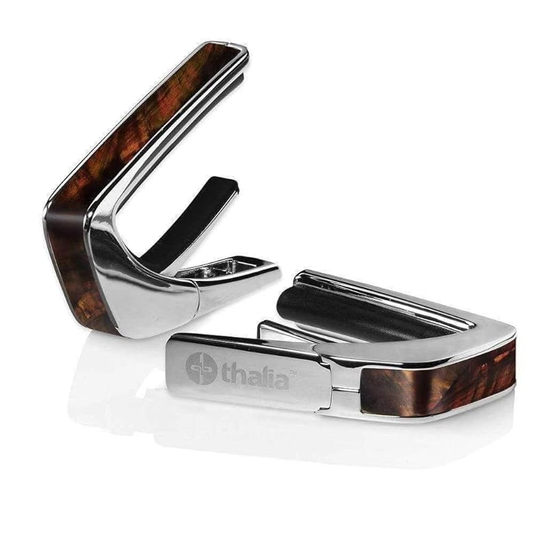 Каподастр Thalia Capo серии Exotic Shell/WHISKY ANGEL WING каподастр для гитары 12 дюймов fred pad в комплекте (Хром/ВИСКИ КРЫЛО)
Каподастр Thalia Capo серии Exotic Shell/WHISKY ANGEL WING каподастр для гитары 12 дюймов fred pad в комплекте (Хром/ВИСКИ КРЫЛО)