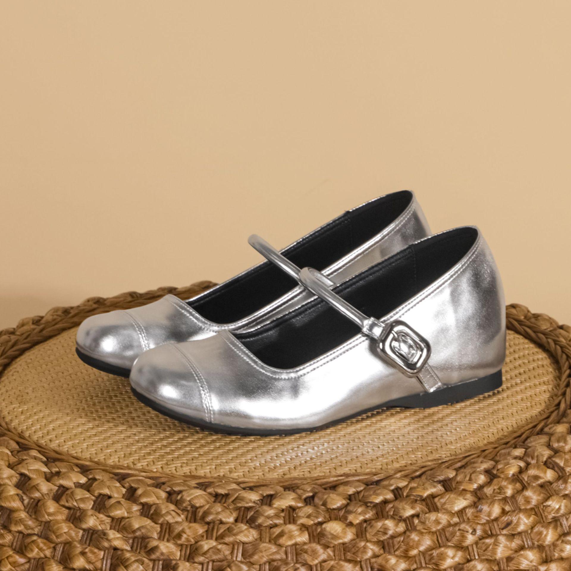 2025 autumn new comfortable thick-soled women s shoes soft soles are not tired, small people increase their inner height and show long legs, single s 34
2025 autumn new comfortable thick-soled women s shoes soft soles are not tired, small people increase their inner height and show long legs, single s 34