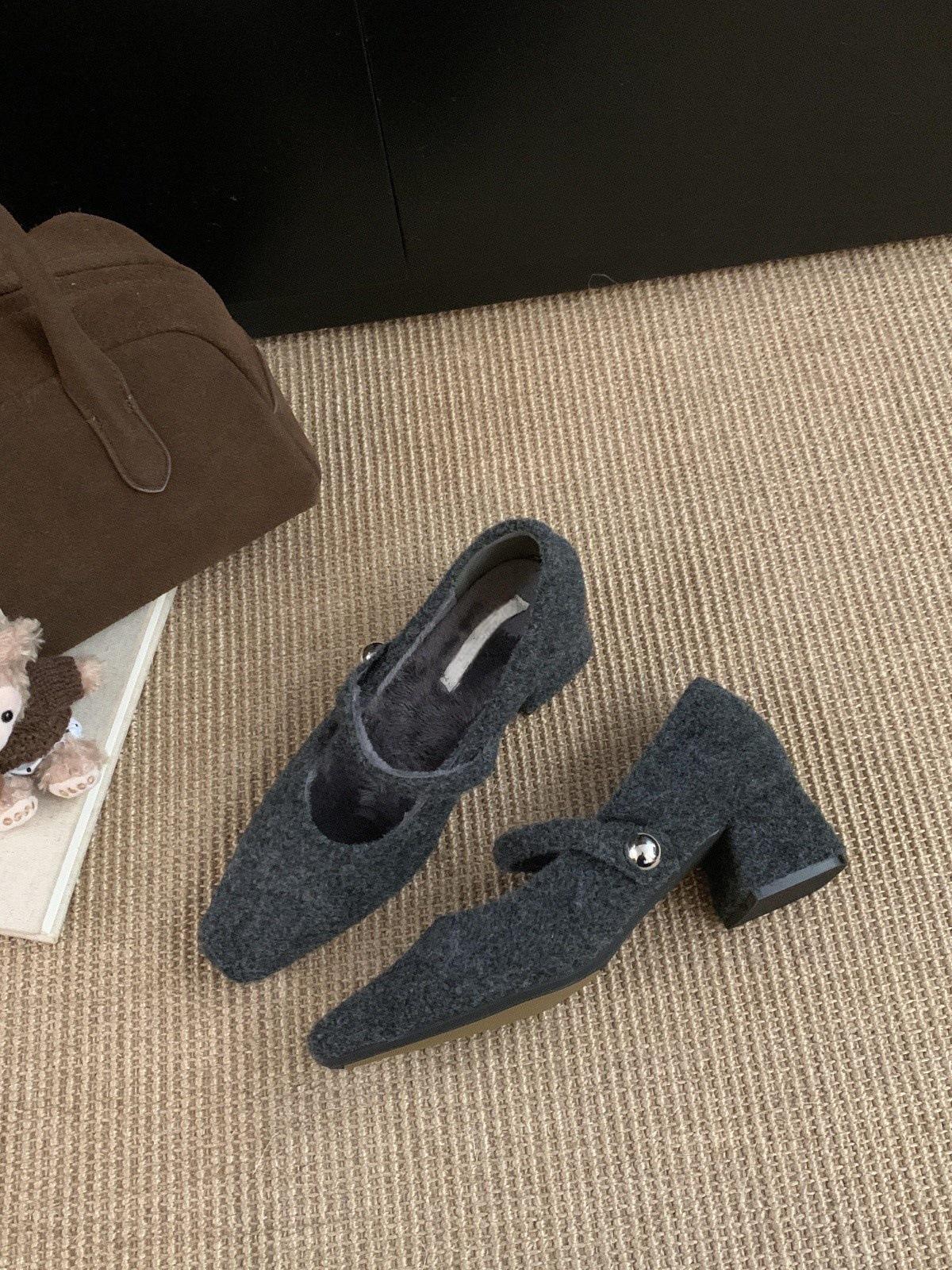 Square head gray thick heel single shoes women s winter French temperament velvet evening high heel Mary Jane fluffy shoes 39 сірий колір
Square head gray thick heel single shoes women s winter French temperament velvet evening high heel Mary Jane fluffy shoes 39 сірий колір