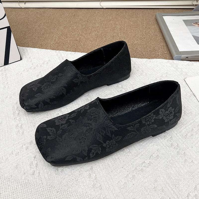 Square head thick heel single shoes women s new light mouth color matching skirt casual shoes wholesale 35
Square head thick heel single shoes women s new light mouth color matching skirt casual shoes wholesale 35