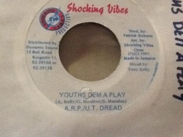 7inch Record A.R.P. / U.T. DREAD - Youths Dem A Play NONE Shocking Vibes 1997 Jamaica Reggae, Ska & Dub Used
7inch Record A.R.P. / U.T. DREAD - Youths Dem A Play NONE Shocking Vibes 1997 Jamaica Reggae, Ska & Dub Used