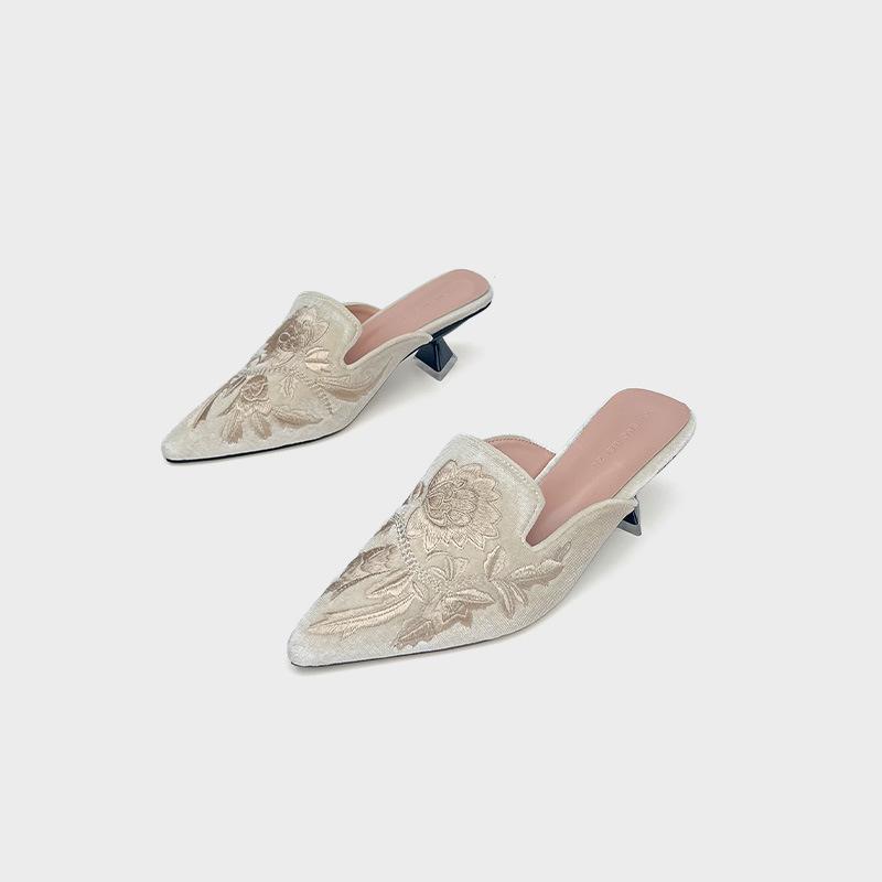 Fashion Embroidery Velour Shoes Woman Strange Heel Slippers Design Mules Femme Pointed Toe Wedges Tacones Slides Slip On Pantuflas Mujer 36
Fashion Embroidery Velour Shoes Woman Strange Heel Slippers Design Mules Femme Pointed Toe Wedges Tacones Slides Slip On Pantuflas Mujer 36