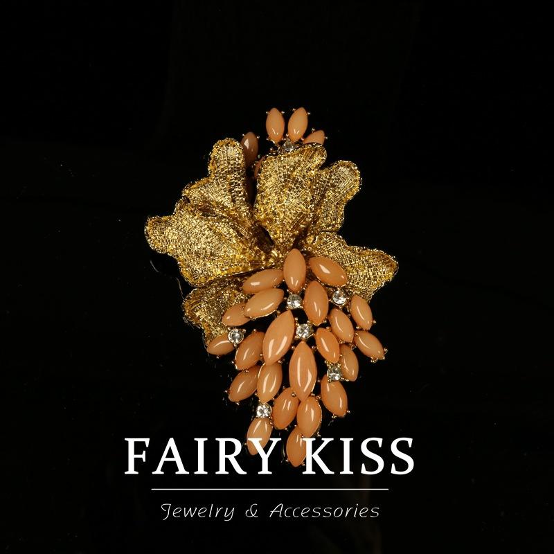 Premium Heavy Industry Atmosphere Elegant Court Style Retro Diamond-set, Grape Accessories Electroplated Real Gold Coat Brooch
Premium Heavy Industry Atmosphere Elegant Court Style Retro Diamond-set, Grape Accessories Electroplated Real Gold Coat Brooch