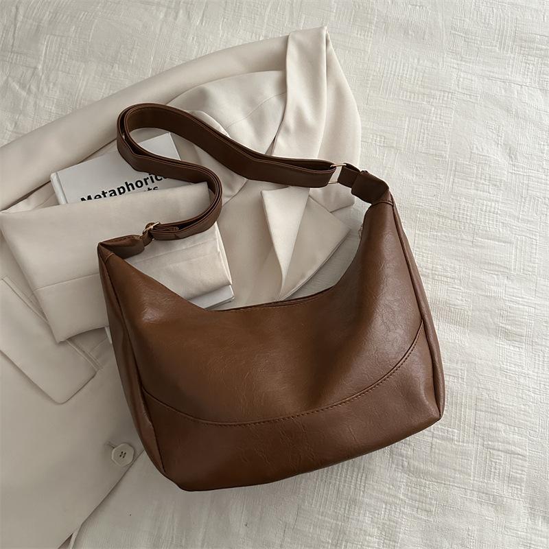 Internet celebrity fashion retro versatile ins shoulder messenger bag women 2025 early marriage new texture casual dumpling bag
Internet celebrity fashion retro versatile ins shoulder messenger bag women 2025 early marriage new texture casual dumpling bag
