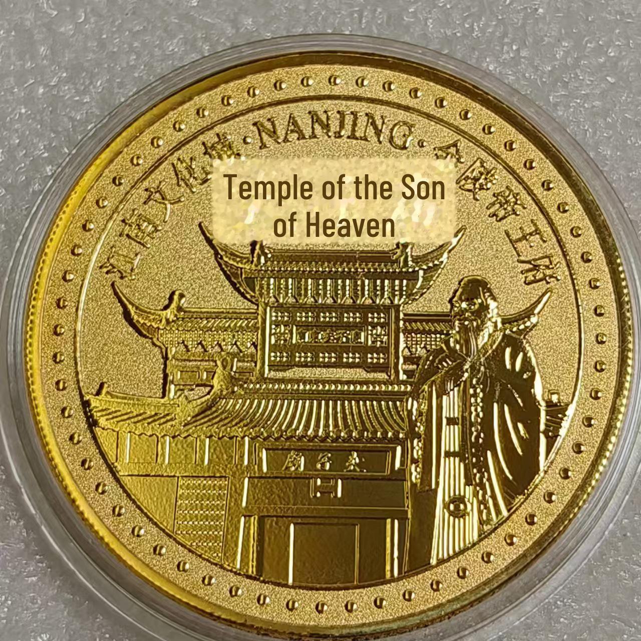 Золотые монеты Нанкина: Гора Нюшоу, храм Конфуция, музыкальная платформа и музейный мемориал 50*3mm
Золотые монеты Нанкина: Гора Нюшоу, храм Конфуция, музыкальная платформа и музейный мемориал 50*3mm