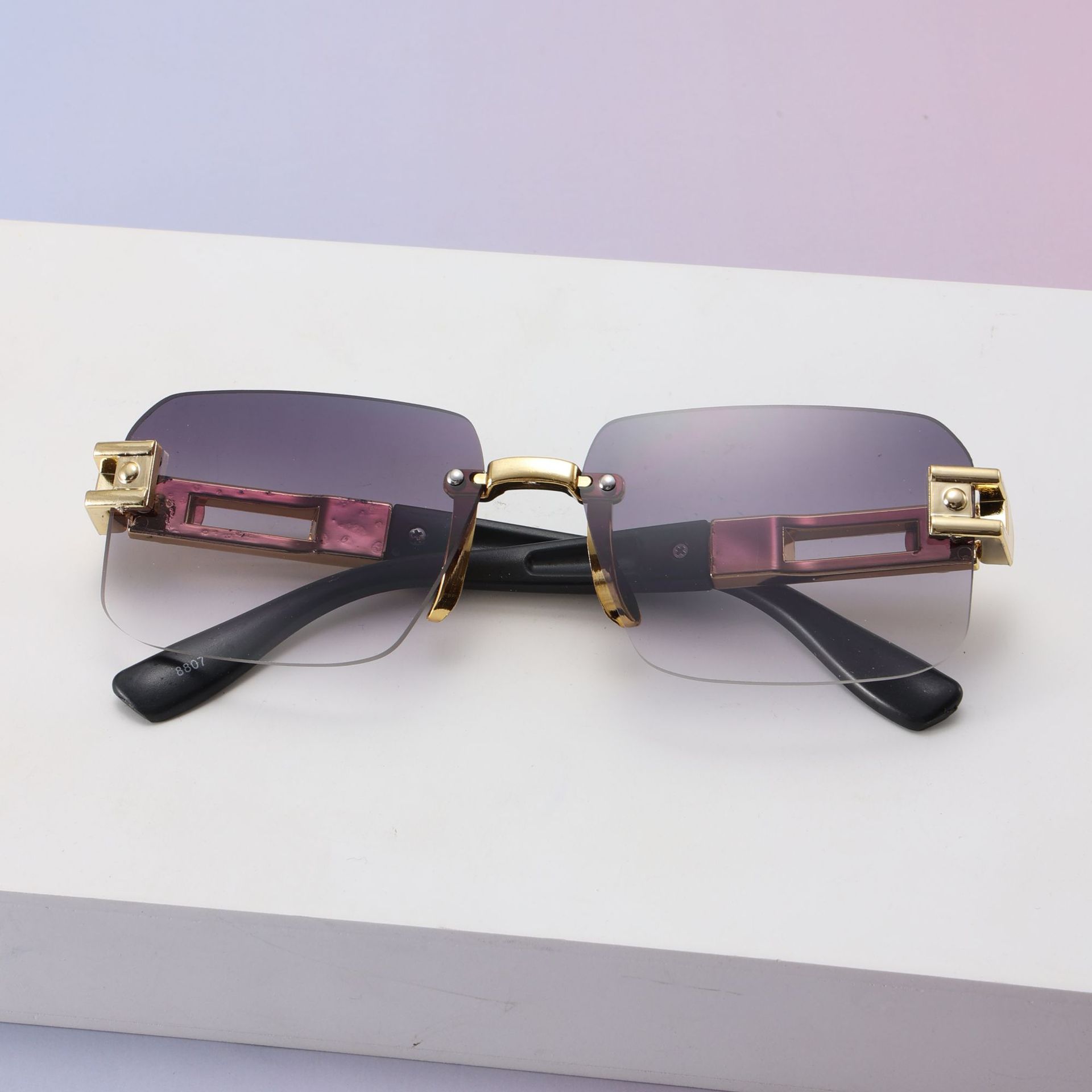 Frameless Trimmed Sunglasses For Men And Women Of The Same Style, Trendy High-End Sunshades, Big Face, Thin And Uv Protection
Frameless Trimmed Sunglasses For Men And Women Of The Same Style, Trendy High-End Sunshades, Big Face, Thin And Uv Protection