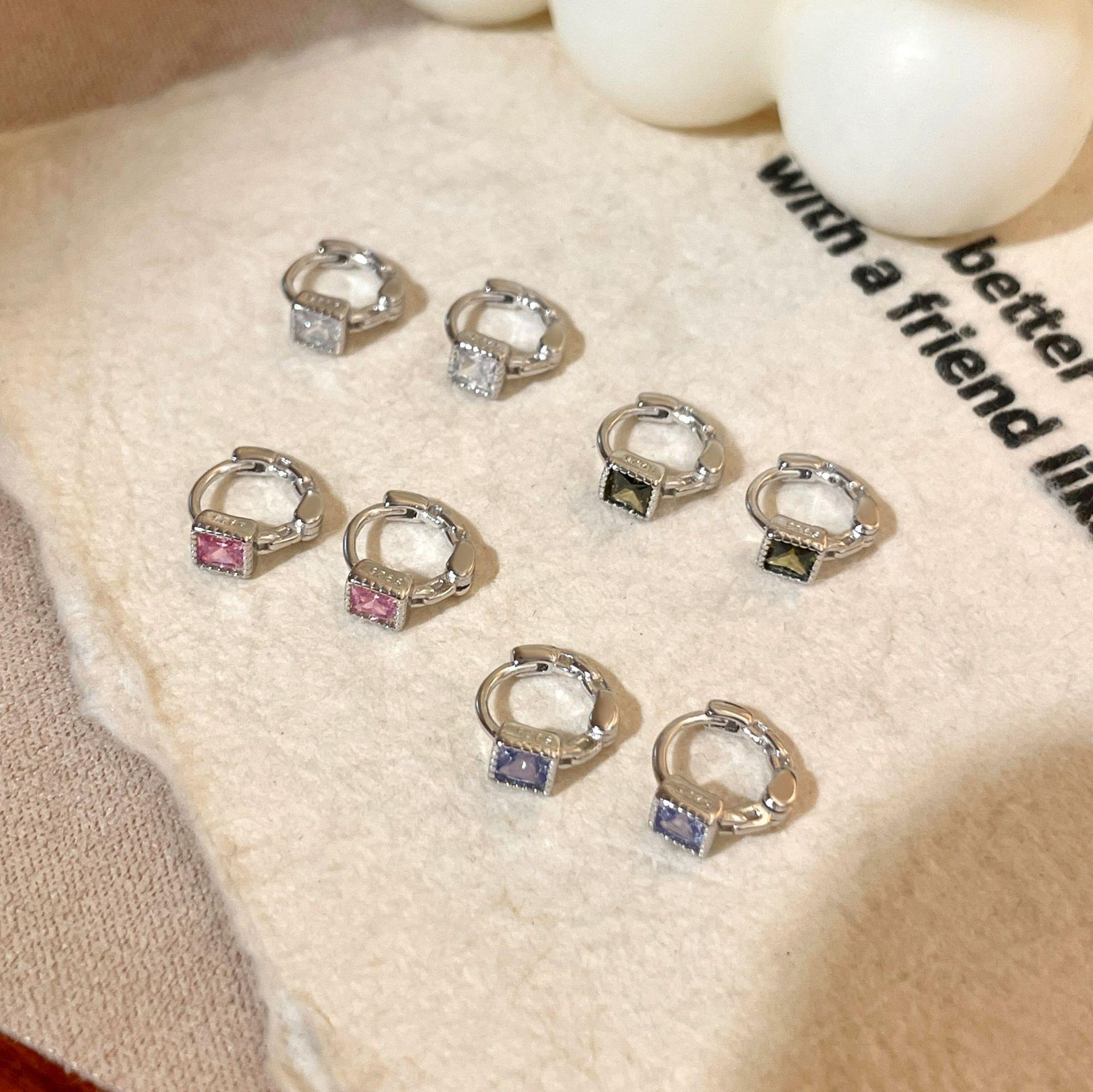 Luxury 18K Gold Plated 925 Silver Cushion Cut CZ Huggie Hoop Earrings, Dainty Colorful Zircon Mini Earrings, Fashion Jewelry Olive green zircon срібний
Luxury 18K Gold Plated 925 Silver Cushion Cut CZ Huggie Hoop Earrings, Dainty Colorful Zircon Mini Earrings, Fashion Jewelry Olive green zircon срібний