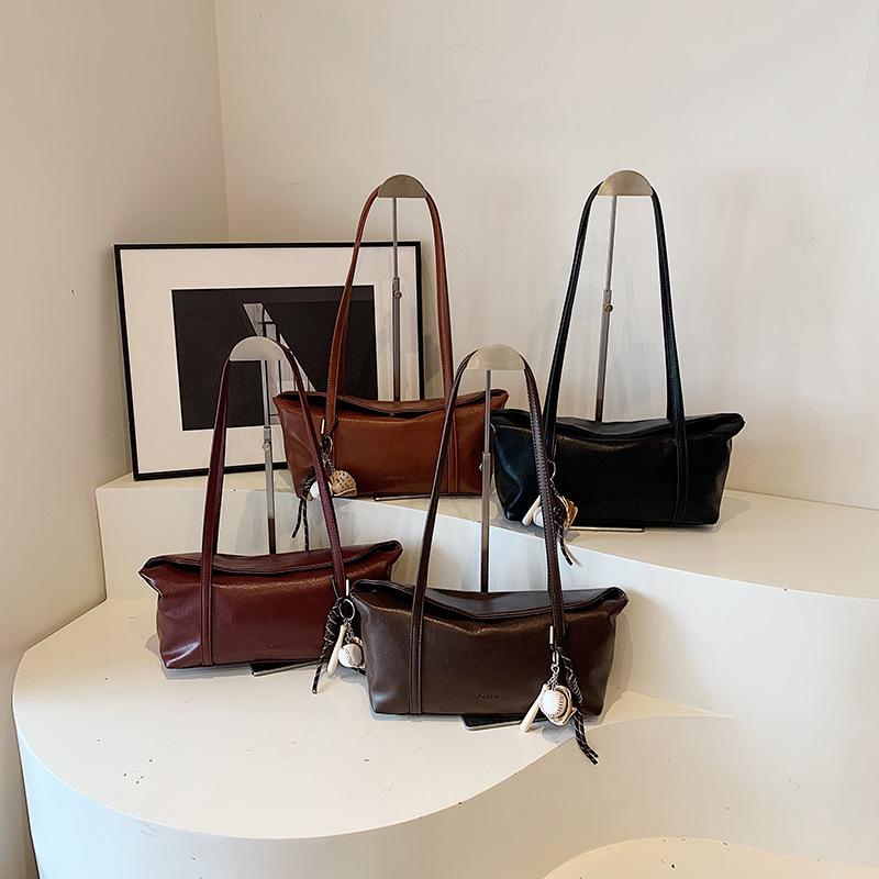 2025 simple retro texture large capacity commuter bag square student leisure tote bag portable shoulder messenger bag 38*10.5*14
2025 simple retro texture large capacity commuter bag square student leisure tote bag portable shoulder messenger bag 38*10.5*14