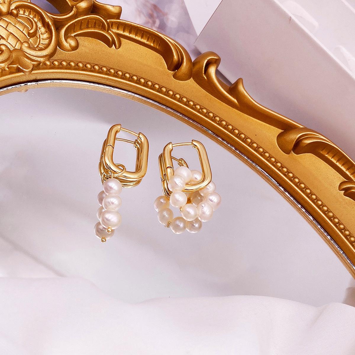 Baroque freshwater pearl earrings, one pair of irregular pearl metal earrings, personalized design trendy earrings.
Baroque freshwater pearl earrings, one pair of irregular pearl metal earrings, personalized design trendy earrings.