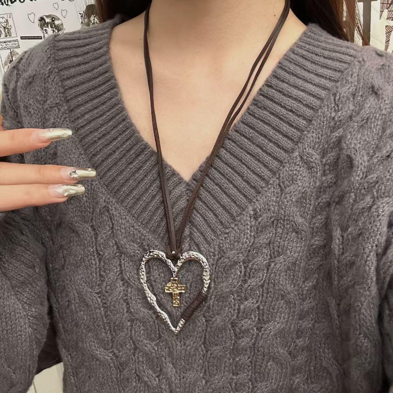 Retro Ethnic Fashion Sliver Color Relief Large Heart-shaped Star Sun Conch Shell Tassel Pendant Necklace for Women Y2K Jewelry
Retro Ethnic Fashion Sliver Color Relief Large Heart-shaped Star Sun Conch Shell Tassel Pendant Necklace for Women Y2K Jewelry