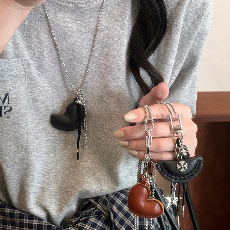 Leather love key star pendant necklace niche simple personality collarbone chain fashionable versatile ins jewelry women
Leather love key star pendant necklace niche simple personality collarbone chain fashionable versatile ins jewelry women