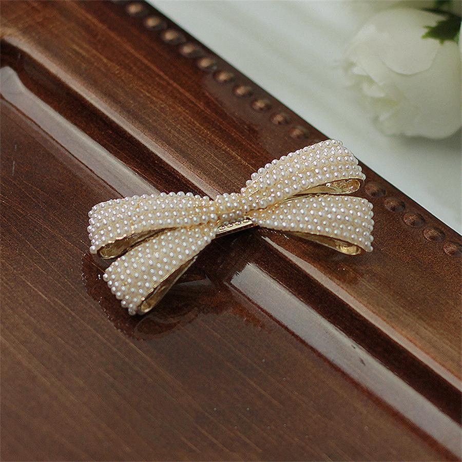 Новая изысканная заколка для волос с жемчужным цветком и пружиной, роскошная заколка-бабочка со стразами, элегантные женские аксессуары для волос
Новая изысканная заколка для волос с жемчужным цветком и пружиной, роскошная заколка-бабочка со стразами, элегантные женские аксессуары для волос