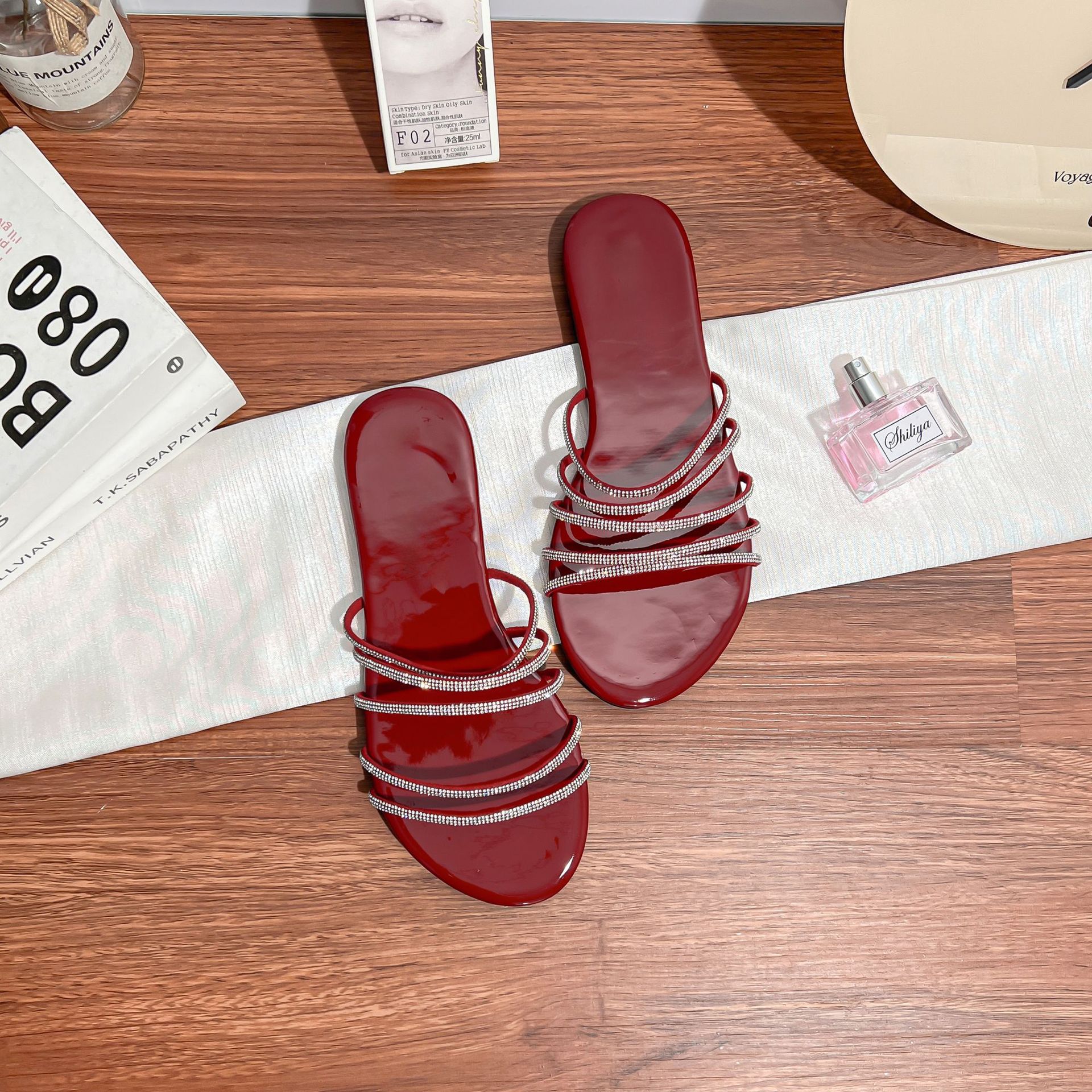 Flat-soled sandals for women, high-end outer wear, summer versatile one-word strap, rhinestone cool slippers, fairy, wind sandals for women 39 красный
Flat-soled sandals for women, high-end outer wear, summer versatile one-word strap, rhinestone cool slippers, fairy, wind sandals for women 39 красный
