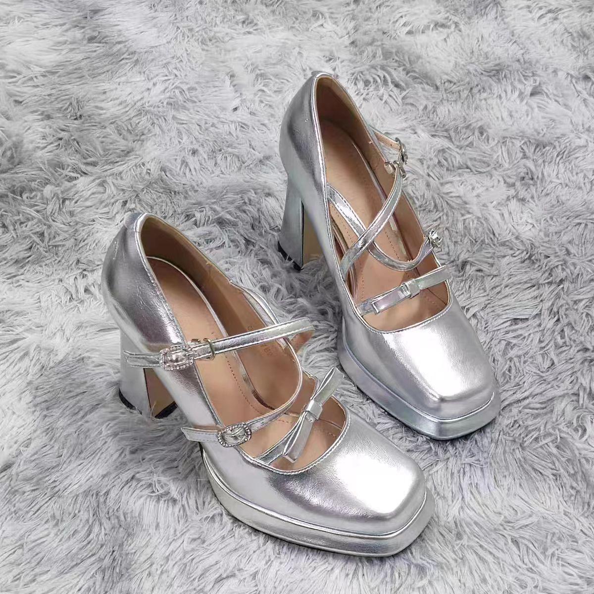 2025 spring and autumn new French retro thick heel Mary Jane shoes with buckle bow single shoes silver ballet shoes 35
2025 spring and autumn new French retro thick heel Mary Jane shoes with buckle bow single shoes silver ballet shoes 35