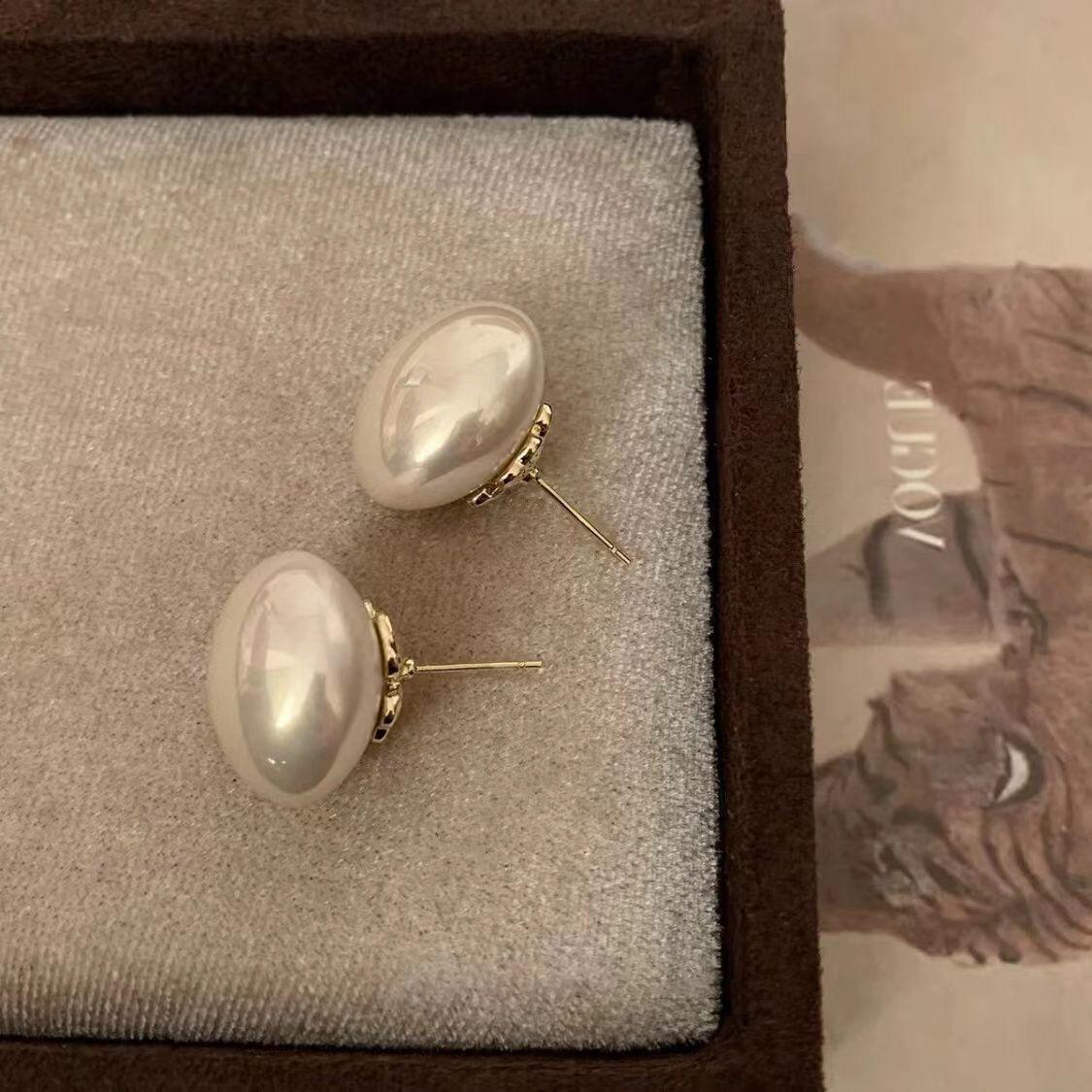 Супер большие серьги с жемчугом летающей тарелки, легкая роскошь, нежные серьги в стиле французского ретро темперамента