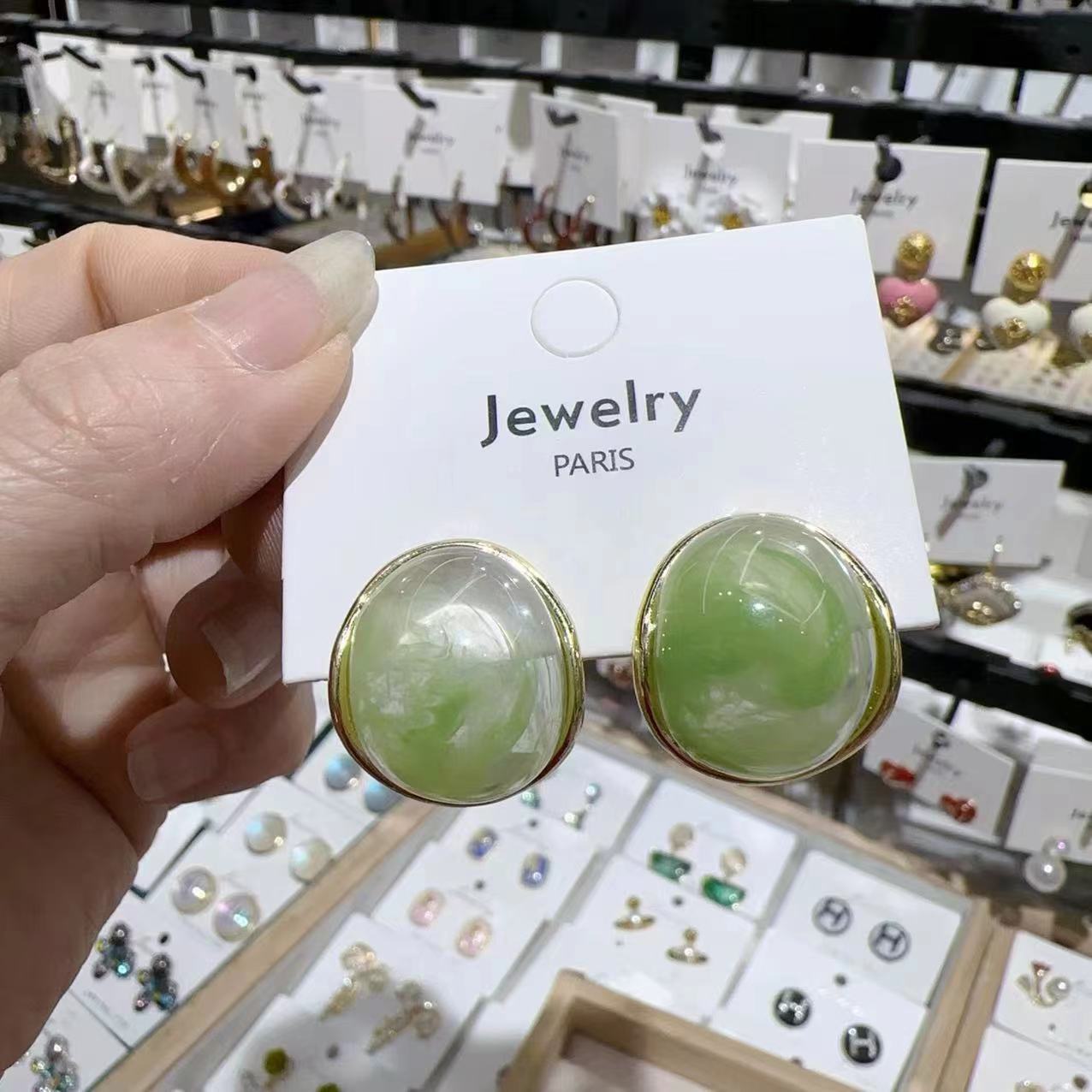 Винтажные овальные серьги из смолы с широким лицом для женщин, универсальный дизайн, серьги-гвоздики в форме буквы C, ювелирные изделия высокого класса, подарок на годовщину светло-зеленый
Винтажные овальные серьги из смолы с широким лицом для женщин, универсальный дизайн, серьги-гвоздики в форме буквы C, ювелирные изделия высокого класса, подарок на годовщину светло-зеленый