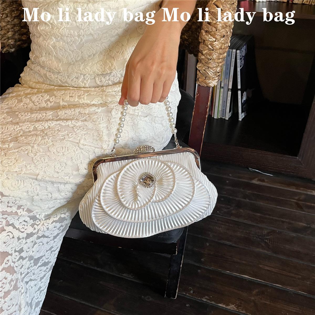 Luxury Rose Flower Crystal Clutch Bag Women Formal Party Evening Handbags Bridal Wedding Rhinestone Minaudiere Purse Evening Bag 25x11x4cm белый
Luxury Rose Flower Crystal Clutch Bag Women Formal Party Evening Handbags Bridal Wedding Rhinestone Minaudiere Purse Evening Bag 25x11x4cm белый